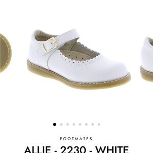FootMates White Mary Jane Dress Shoes